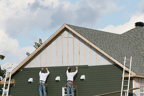 Professional Siding technician working in Hartville, OH